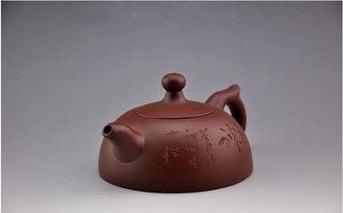 匠心传承 宜兴原矿紫砂半月壶的艺术与实用之美